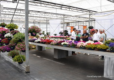 Bezoekers kregen uitleg van de eigenaar van Schneider, Jacob Schneider.